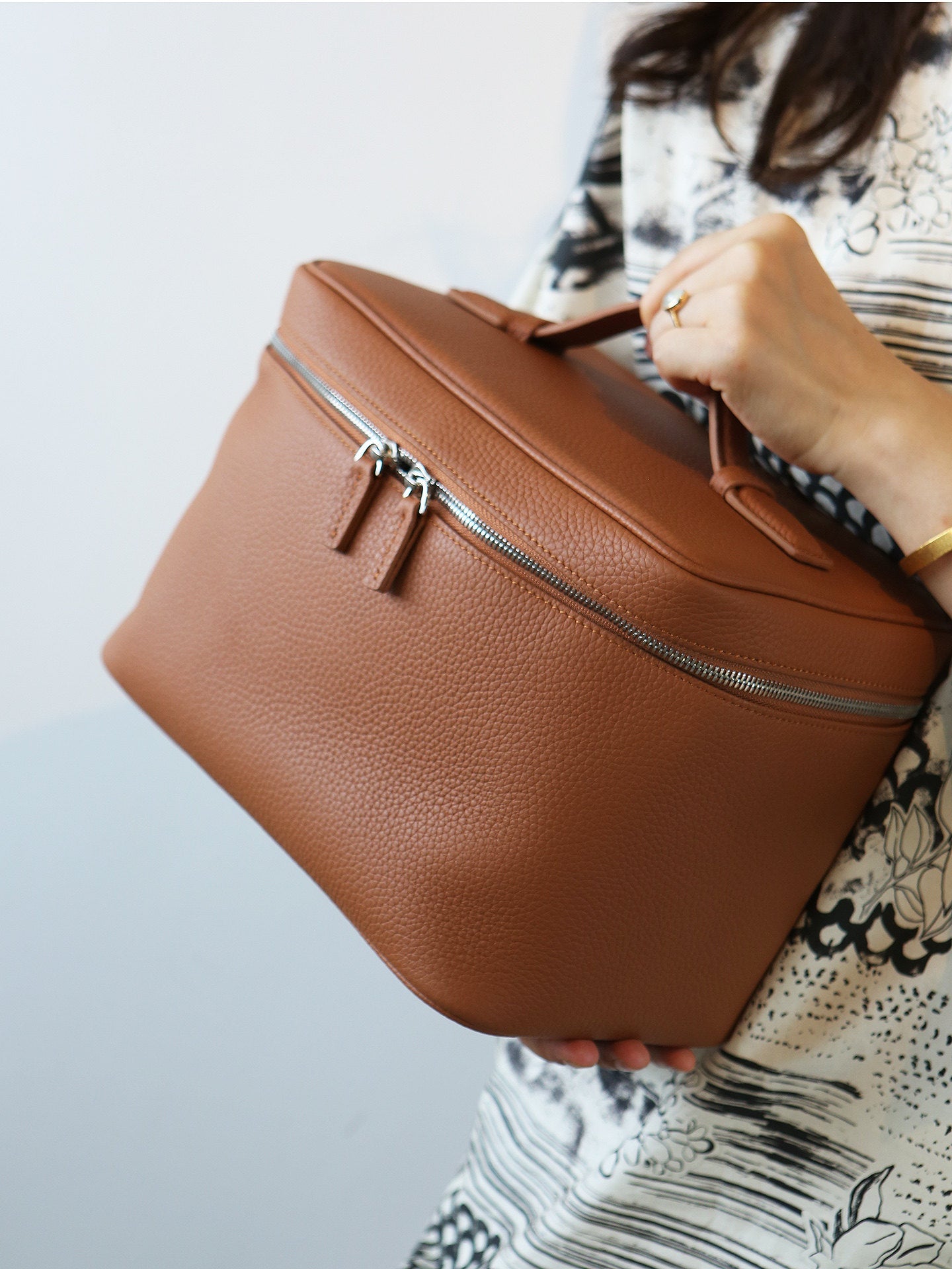 Luxury Leather Vanity Case – Elegant Travel Essential